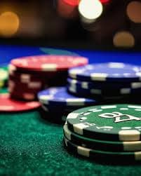 Studio dealer langsung Texas Hold'em Bonus dengan kamera multi-sudut di apekslot