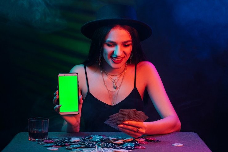 Pemain sedang bermain Texas Hold'em Bonus dengan dealer langsung di apekslot